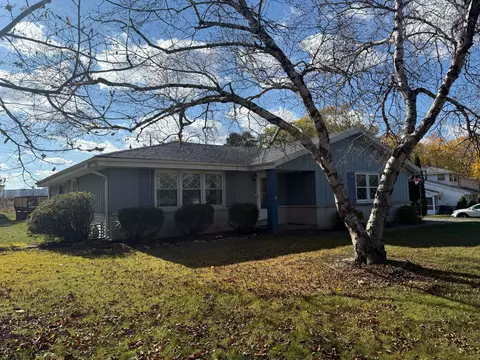15837 W Robin, New Berlin, WI 53151