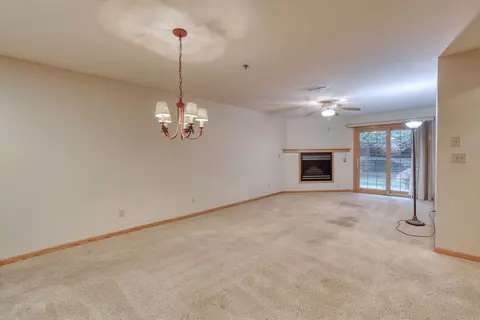 18275 Brookfield Lk UNIT 93, Brookfield, WI 53045