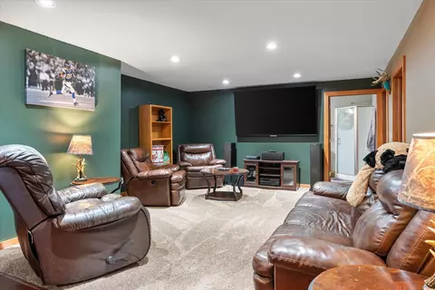 Living - 726 4th, La Crescent, MN 55947 photo 5 of 6