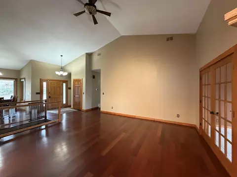 Living - 726 4th, La Crescent, MN 55947 photo 2 of 6