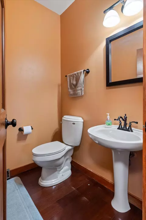 Bath - 726 4th, La Crescent, MN 55947 photo 4 of 4
