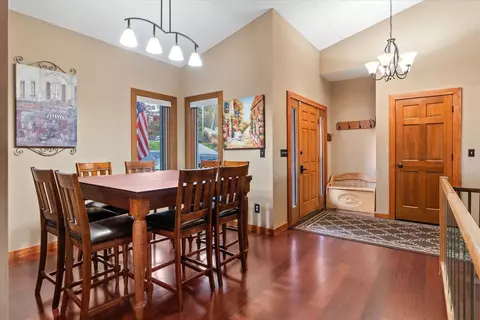 Entry Way - 726 4th, La Crescent, MN 55947 photo 1 of 2