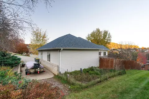 Exterior - 726 4th, La Crescent, MN 55947 photo 3 of 4