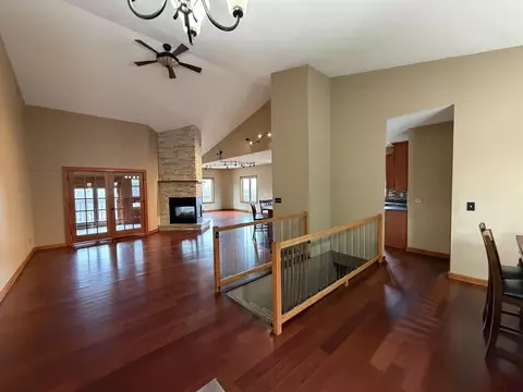 Living - 726 4th, La Crescent, MN 55947 photo 3 of 6