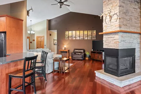 Living - 726 4th, La Crescent, MN 55947 photo 6 of 6