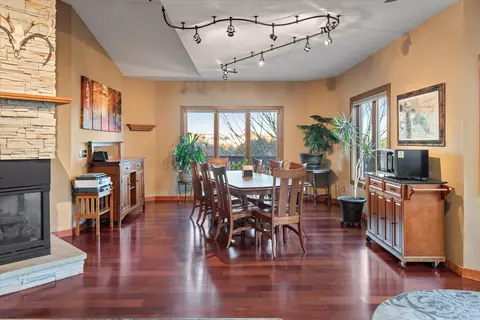 Dining - 726 4th, La Crescent, MN 55947 photo 1 of 1