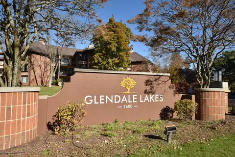 1600 W Green Tree #233, Glendale, WI 53209