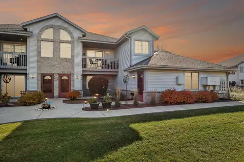 853 Quinlan #C, Pewaukee, WI 53072