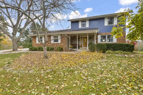 s16w32109 High Mdw, Delafield, WI 53018