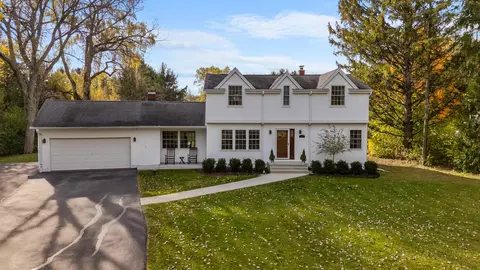1627 W Fiesta, Mequon, WI 53092