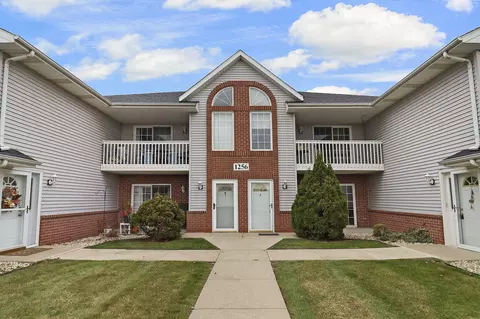 1256 Village Ctr #2, Somers, WI 53144