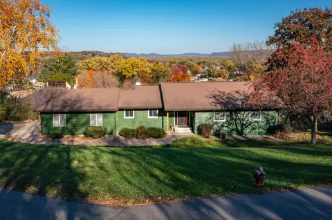 813 Stoney Pt, La Crescent, MN 55947