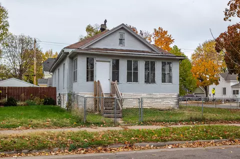 1027 6th, La Crosse, WI 54601