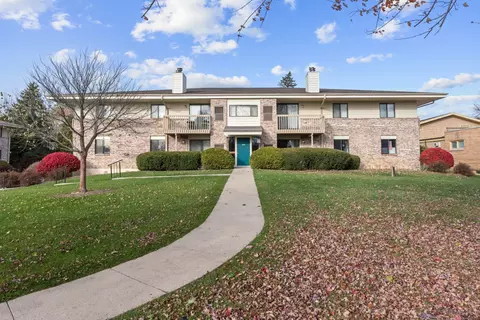 116 E Freistadt #B, Thiensville, WI 53092