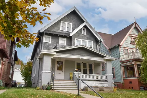 2928 N Farwell #2930, Milwaukee, WI 53211