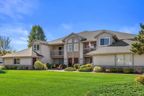 823 Quinlan #H, Pewaukee, WI 53072