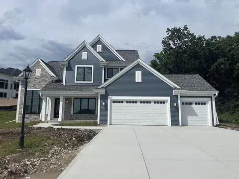 114 Retzer Vw, Waukesha, WI 53188