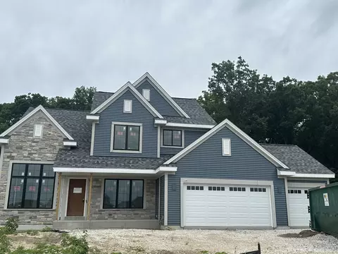 114 Retzer Vw, Waukesha, WI 53188