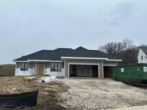 110 Retzer Vw, Waukesha, WI 53188