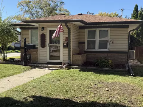 2089 S 107th, West Allis, WI 53227