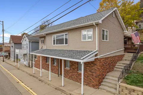 63 N Fountain, Fountain City, WI 54629