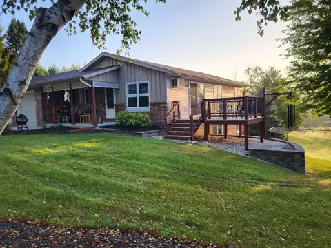 9396 Boltonville, Farmington, WI 53040