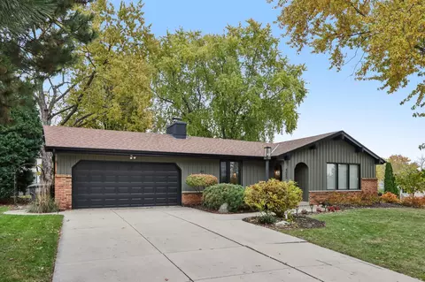 4050 S Shady Ln, Greenfield, WI 53228