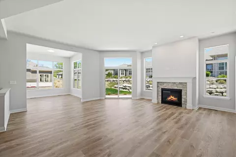 439 Standing Stone #16-36, Waukesha, WI 53189
