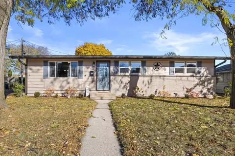 356 E Market, Burlington, WI 53105