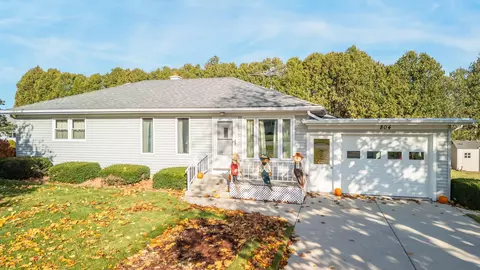 804 Armstrong, Howards Grove, WI 53083