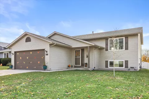 613 Foxtail, Hartford, WI 53027