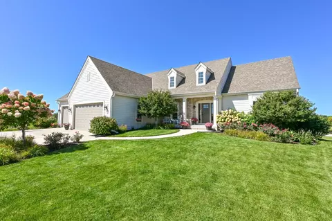 2946 Makou, Waukesha, WI 53189