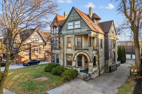 2825 W Kilbourn, Milwaukee, WI 53208