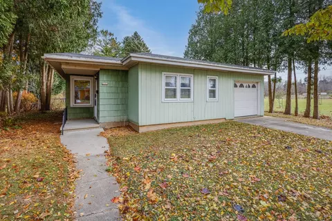 2151 S 17th, Manitowoc, WI 54220
