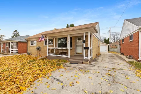 4062 S Troy, Saint Francis, WI 53235