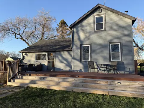 5288 Indian Trl, Belgium, WI 53004