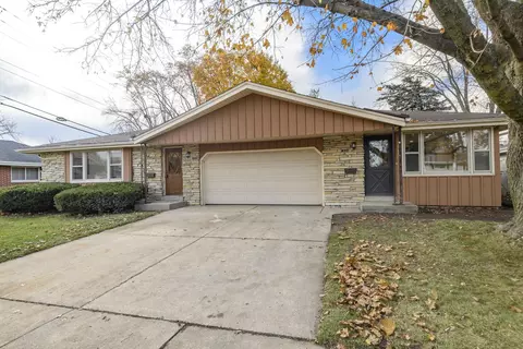 1522 Pewaukee #1524, Waukesha, WI 53188