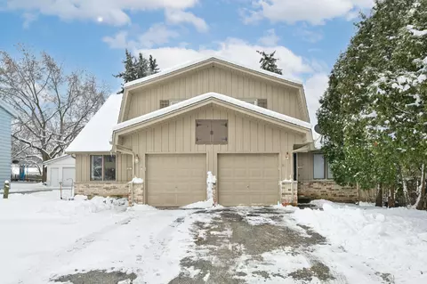 9121 W Howard #9123, Greenfield, WI 53228