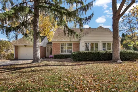 260 Lynnwood, Brookfield, WI 53005