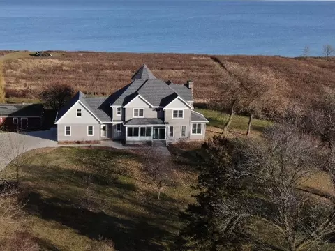 17707 Lakeshore, Two Creeks, WI 54241