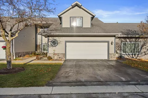 5325 S Hidden, Greenfield, WI 53221