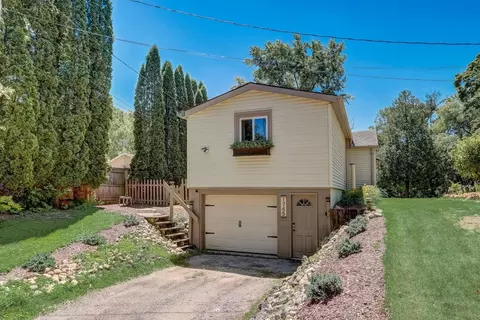 1745 Covered Brg, Cedarburg, WI 53012