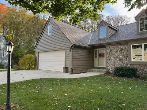 3720 S Bayberry, Greenfield, WI 53228