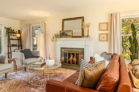 154 W Bergen, Fox Point, WI 53217
