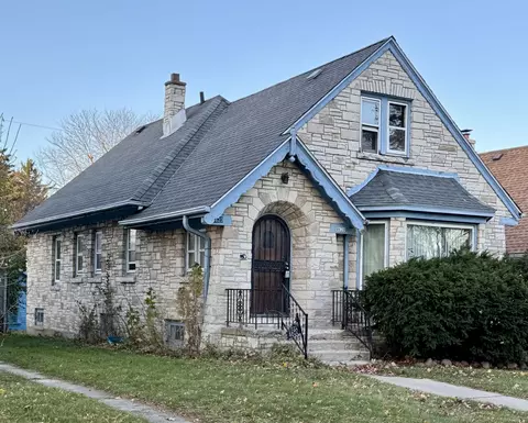 4620 W Keefe, Milwaukee, WI 53216