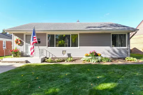 2751 N 88th, Milwaukee, WI 53222