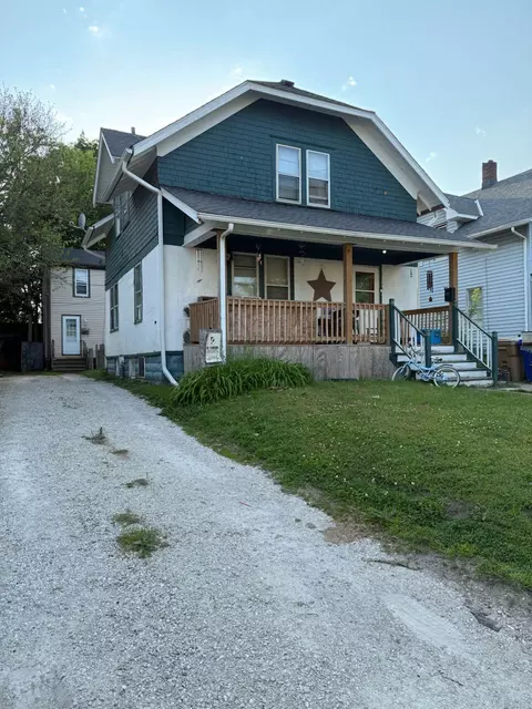 6910 16th #6910 1/2, Kenosha, WI 53143