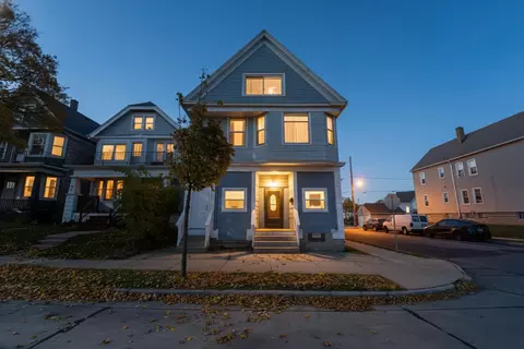 1800 W Windlake, Milwaukee, WI 53215