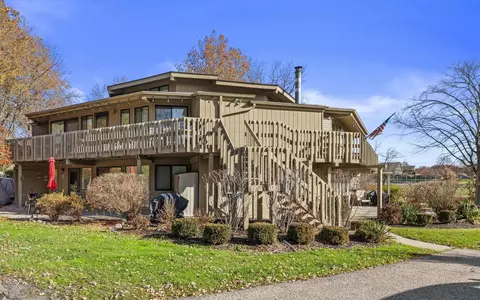 701 Country Clb #E, Fontana, WI 53125