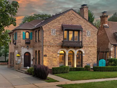 5073 N N Lk, Whitefish Bay, WI 53217